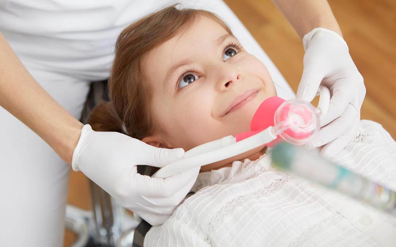 Lachgas oder Vollnarkose bei Kindern