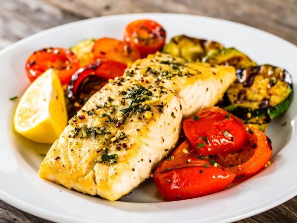 Lachs und weiches Gemüse